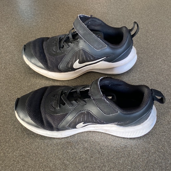 Nike 2y black - used for gym class but outgrew them - Picture 5 of 8